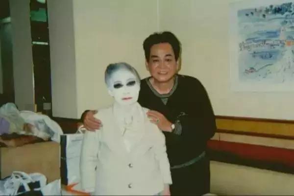 日本最著名站街女：拉客到74岁，等着一个永远等不到的客人…