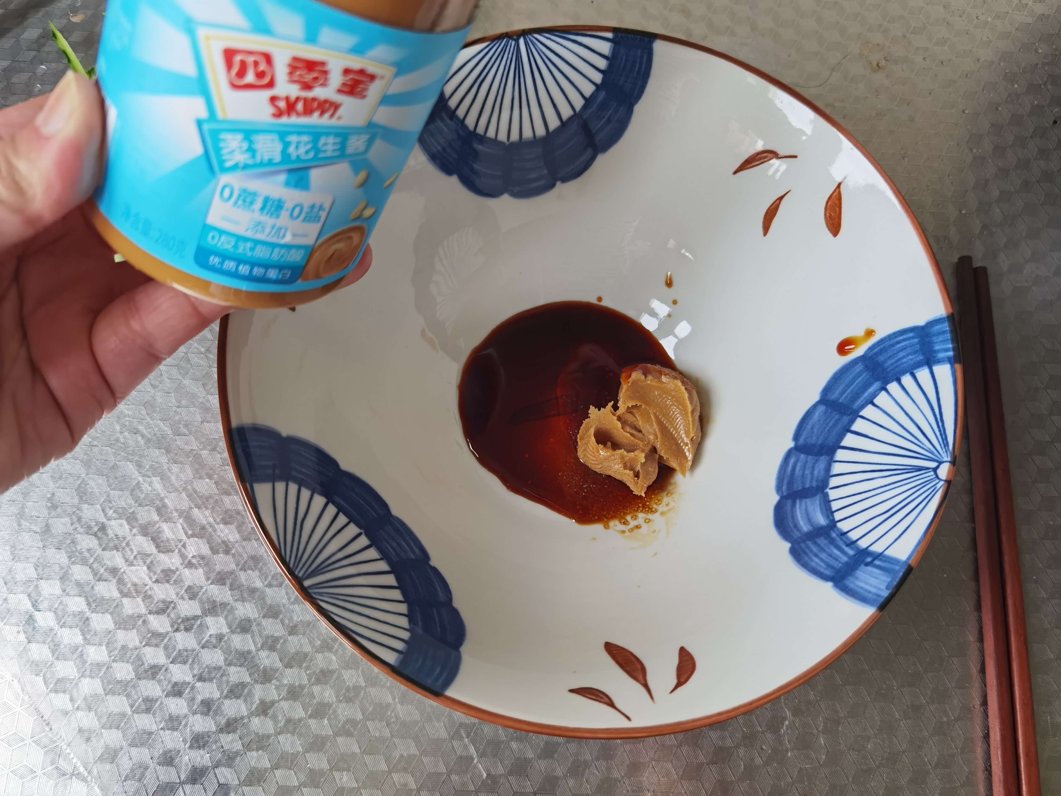 天热不爱吃饭吃什么好,夏季必吃这碗芝麻酱凉拌面