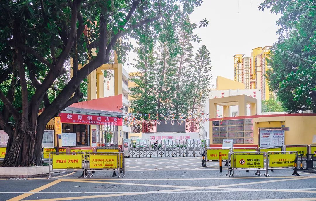 哪里叫南油,南油地铁站