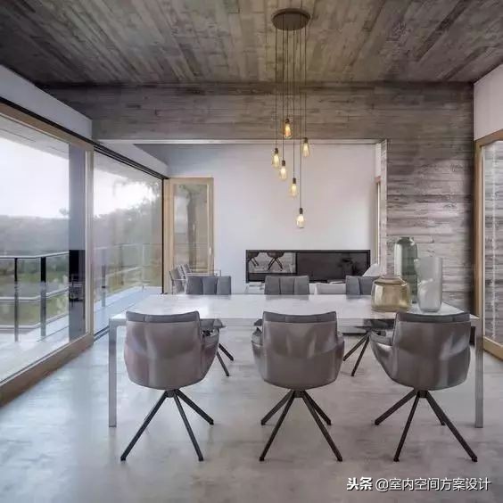 高强度自流平水泥施工方法,彩色水泥自流平地面施工视频