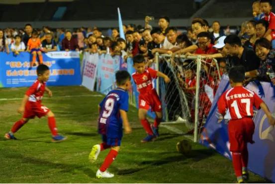 幼儿足球启蒙足球小将,足球小将3-6岁儿童足球