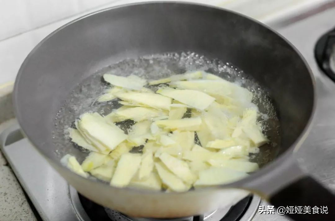 晚餐简单家常菜冬笋炒腊肉开胃菜,这才是竹笋炒腊肉真正的做法