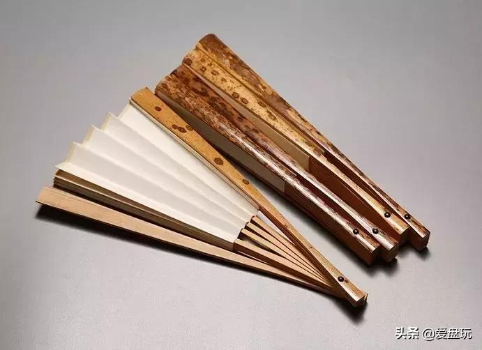 折扇一般在几块钱内,30的折扇和上百的折扇的区别