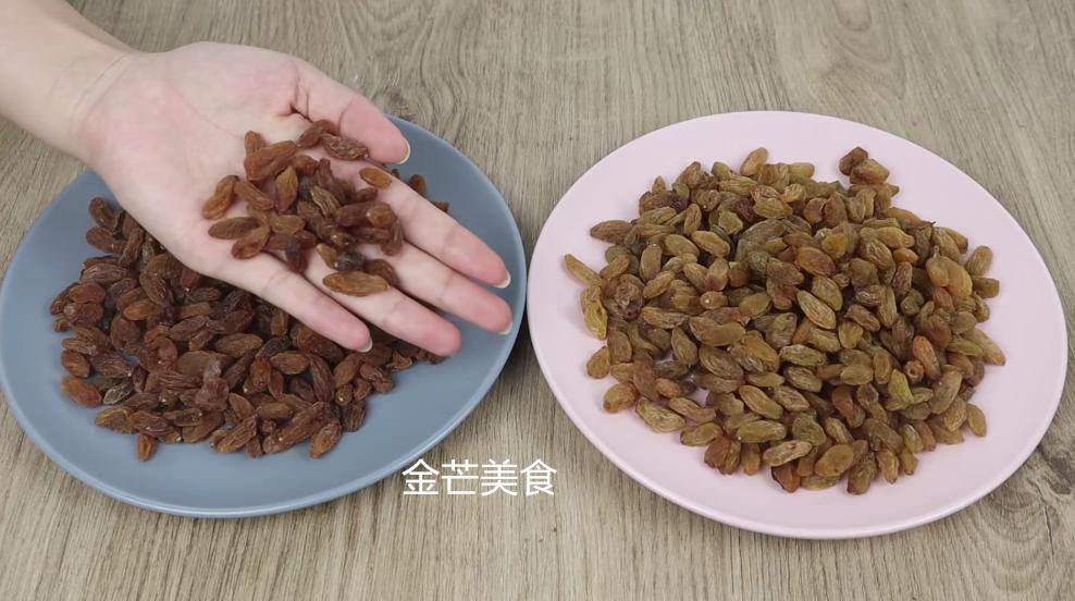 硫磺泡的葡萄干怎么识别,硫磺葡萄干和正常葡萄干的区别