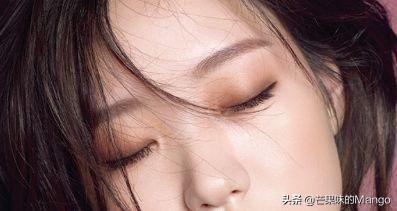 周冬雨单眼皮搭配,韩国单眼皮女明星眼妆金高银