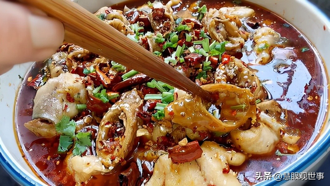 《侯海洋基层风云》中肥肠火锅鱼发生的故事