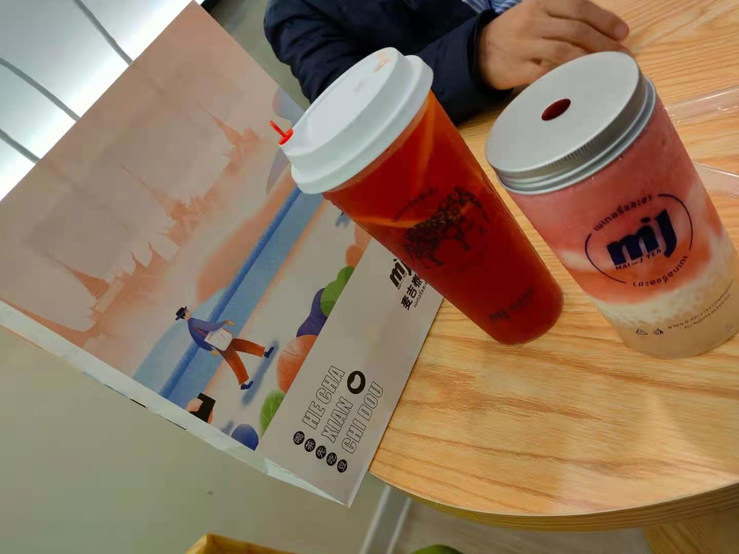 为什么现在适合开奶茶店,大学生创业开一家奶茶店怎么办