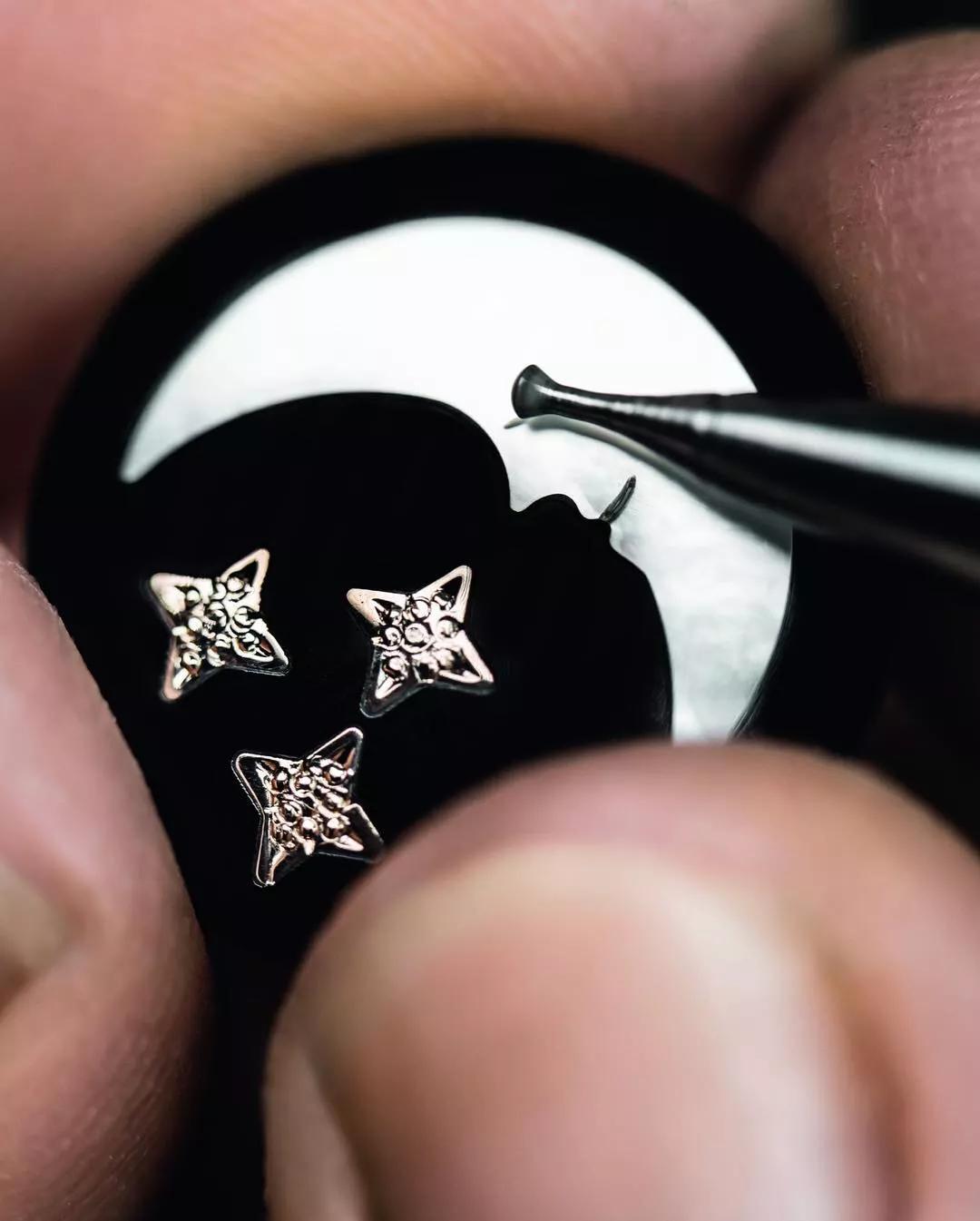 迪奥玩起手工艺?时尚首饰改走艺术路线了吗!