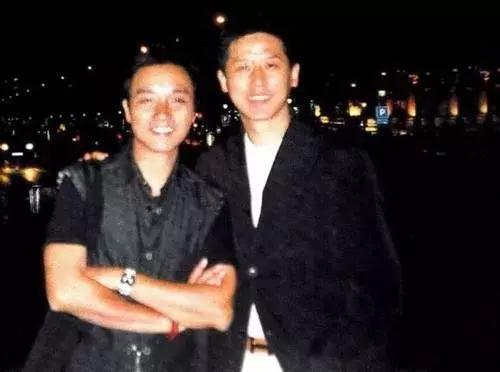 唐鹤德守着张国荣的骨灰过了15年,他是张国荣