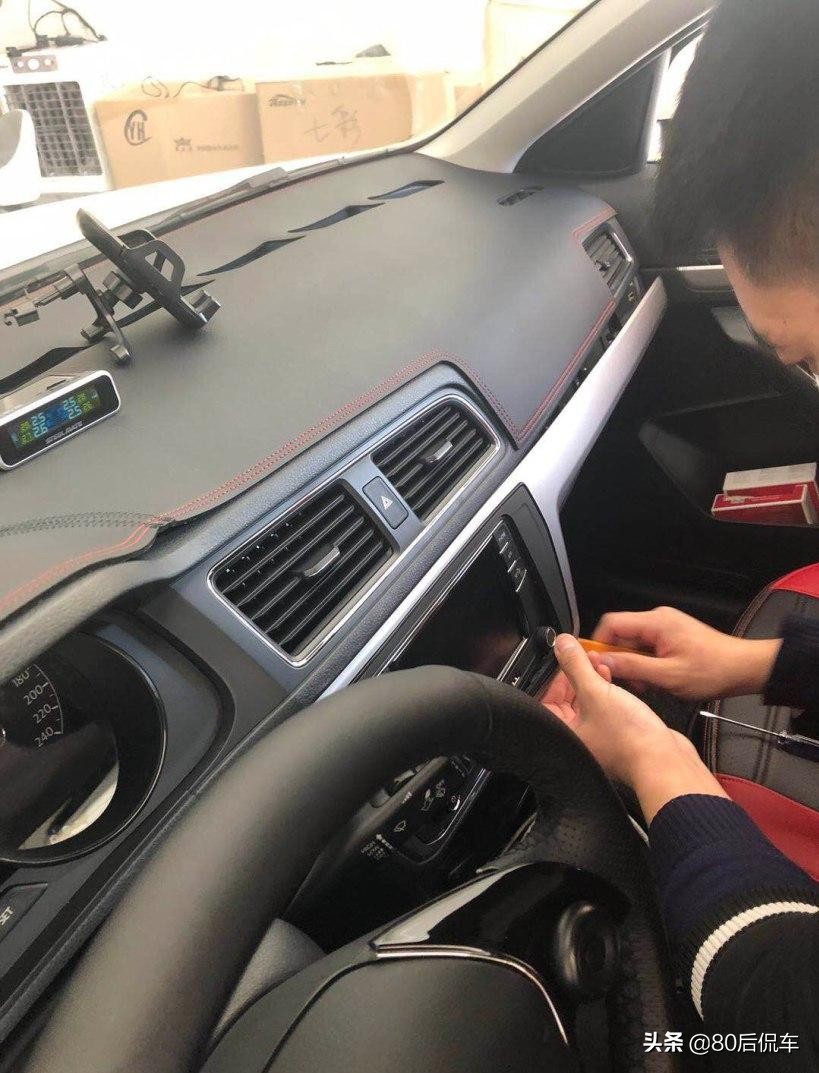 低配大众朗逸改装仪表台,朗逸启航改多功能方向盘多少钱