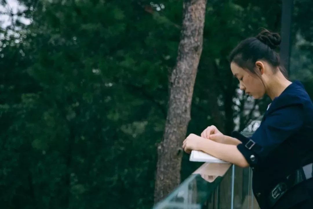 放弃一线城市年薪30万回老家,放弃30万年薪隐居深山