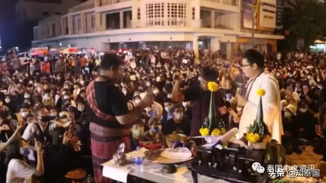 泰国*威示**者为了“毁灭独裁”,竟开始用上巫术了……