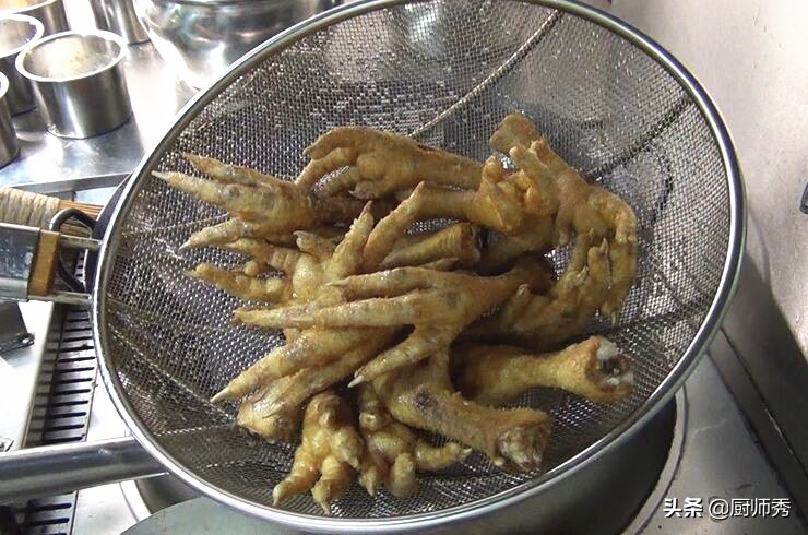 虎皮鸡爪如何做到脱骨而不烂,虎皮脱骨鸡爪的正宗做法