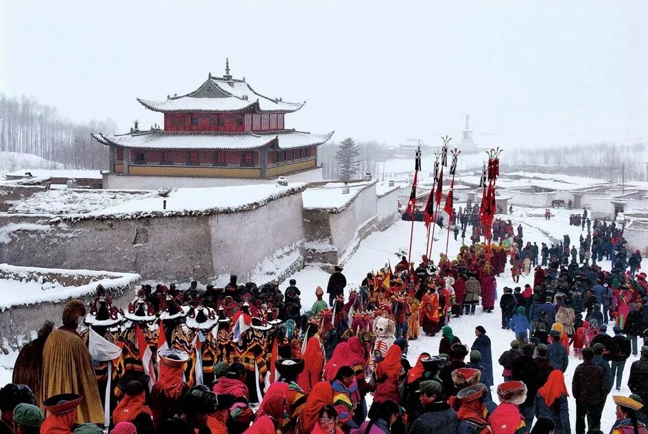 苗族千人共舞祈愿风调雨顺,人神共舞
