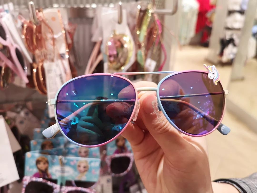 眼镜品牌排行榜前十名墨镜,给孩子怎么选太阳镜