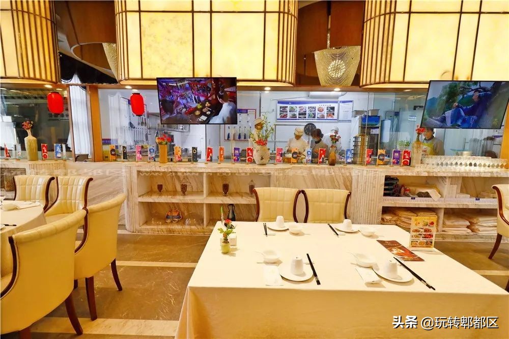 北有全聚德，南有兰烤鸭！云南小刀鸭入驻大蓉和，惹火郫都吃货圈