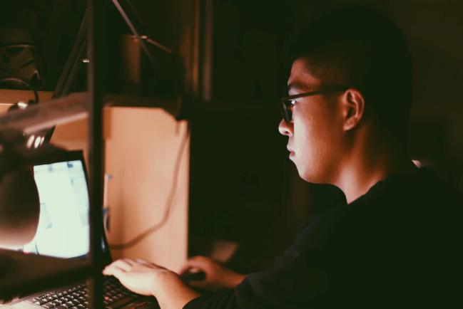 头皮长了个疙瘩破了怎么办,头皮为啥老长粉刺之类的疙瘩