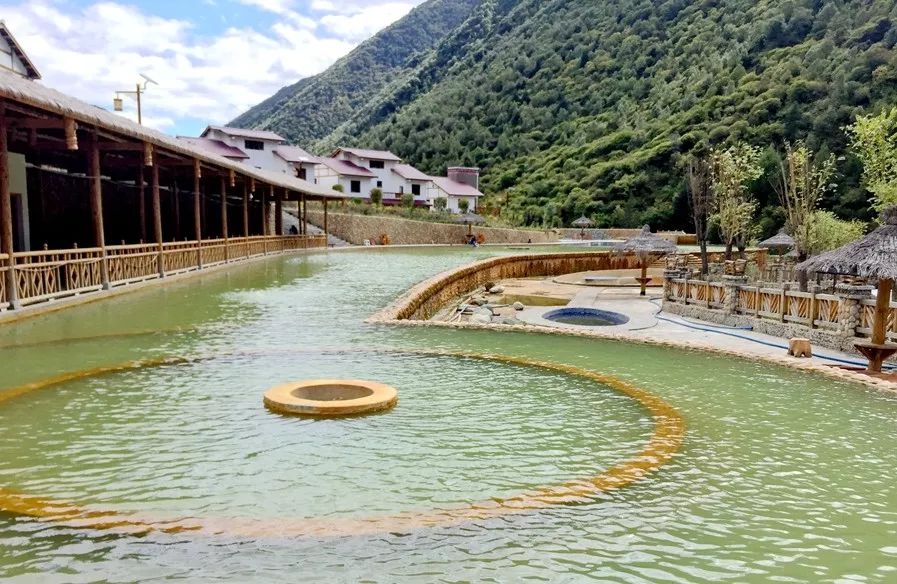 成都3-5天看雪泡温泉自驾游,成都周边泡温泉看雪景