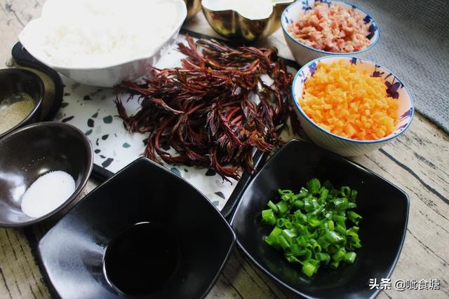 香椿炒鸡蛋正确做法先别着急下锅,香椿炒鸡蛋简单易学你会了吗