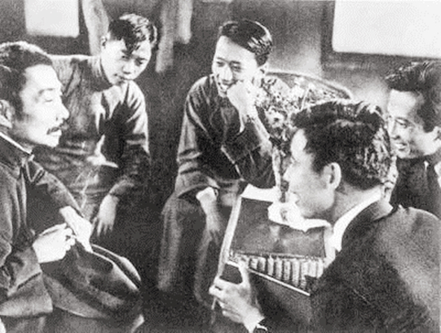 鲁迅不为人知的一面：一生爱烟，想戒却戒不掉，最后死于香烟