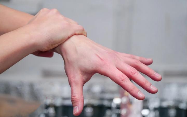 手臂和手逐渐疼痛难耐？这可能是高血糖导致的