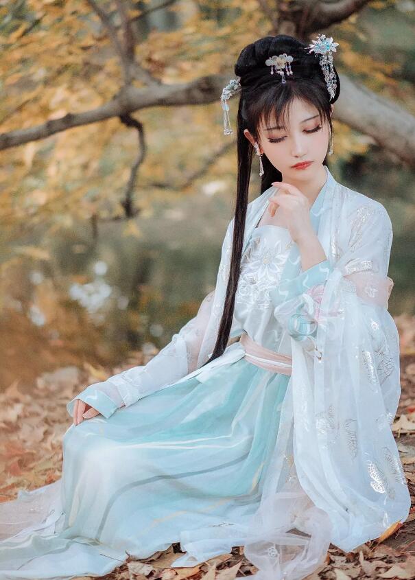 洛丽塔和汉服哪个更让人们难接受,汉服和洛丽塔哪个最好看