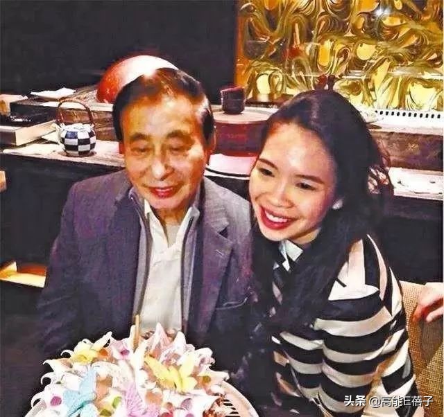 璞棬鍐嶈捣椋庝簯,棣欐腐璞棬涓変唬鍚嶅獩