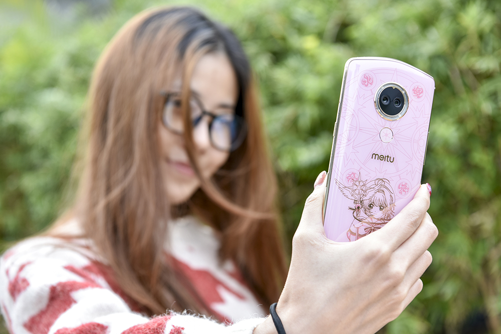 美图t9魔卡小樱限定版,美图t9魔卡少女樱打游戏