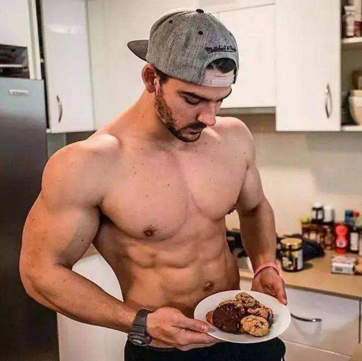 多吃蛋*粉白**能长肌肉吗？究竟乳清蛋白是喝心酸的还是真的有效果？