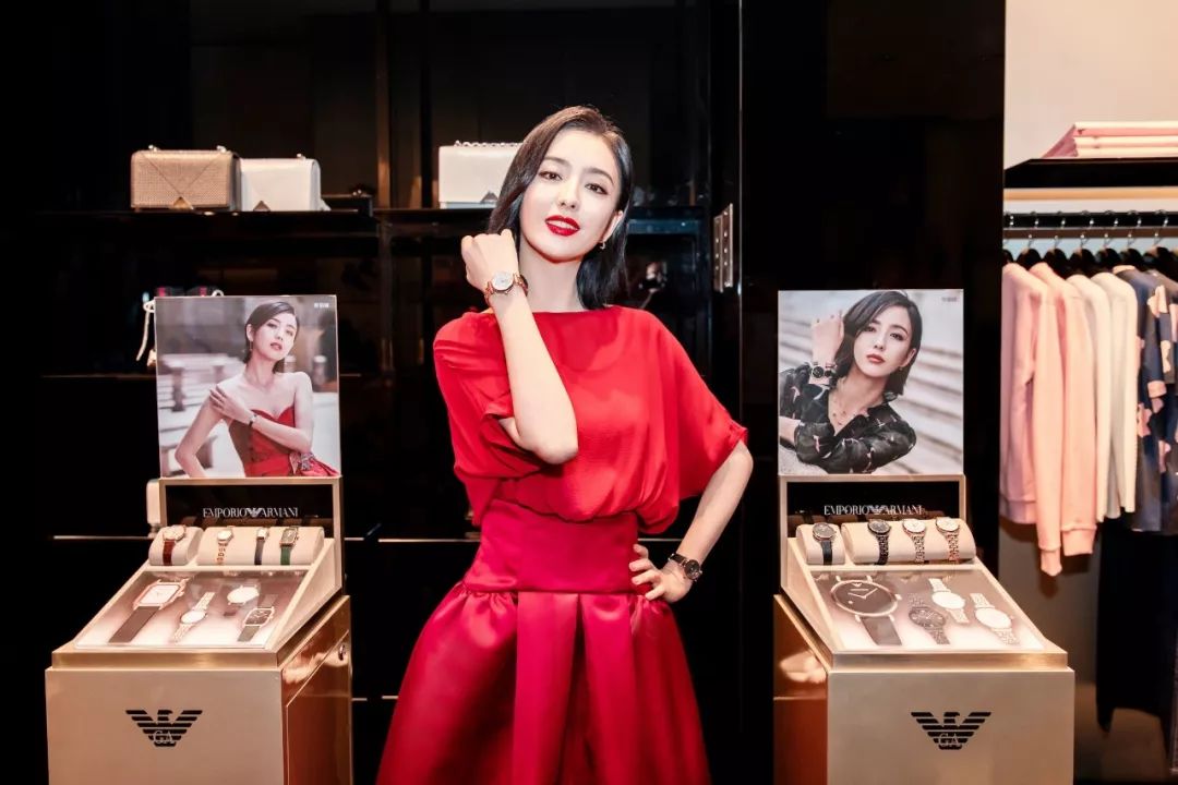 阿玛尼满天星佟丽娅同款,佟丽娅同款的阿玛尼手表