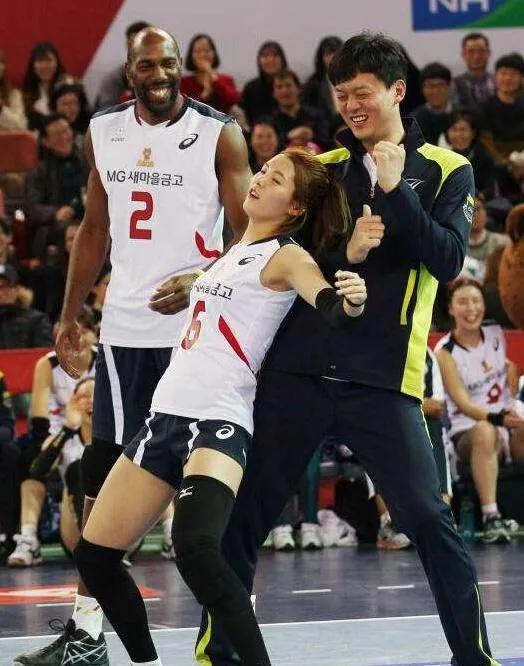 韩国女排双胞胎姐妹跳舞,亚洲姐妹花打韩国女排