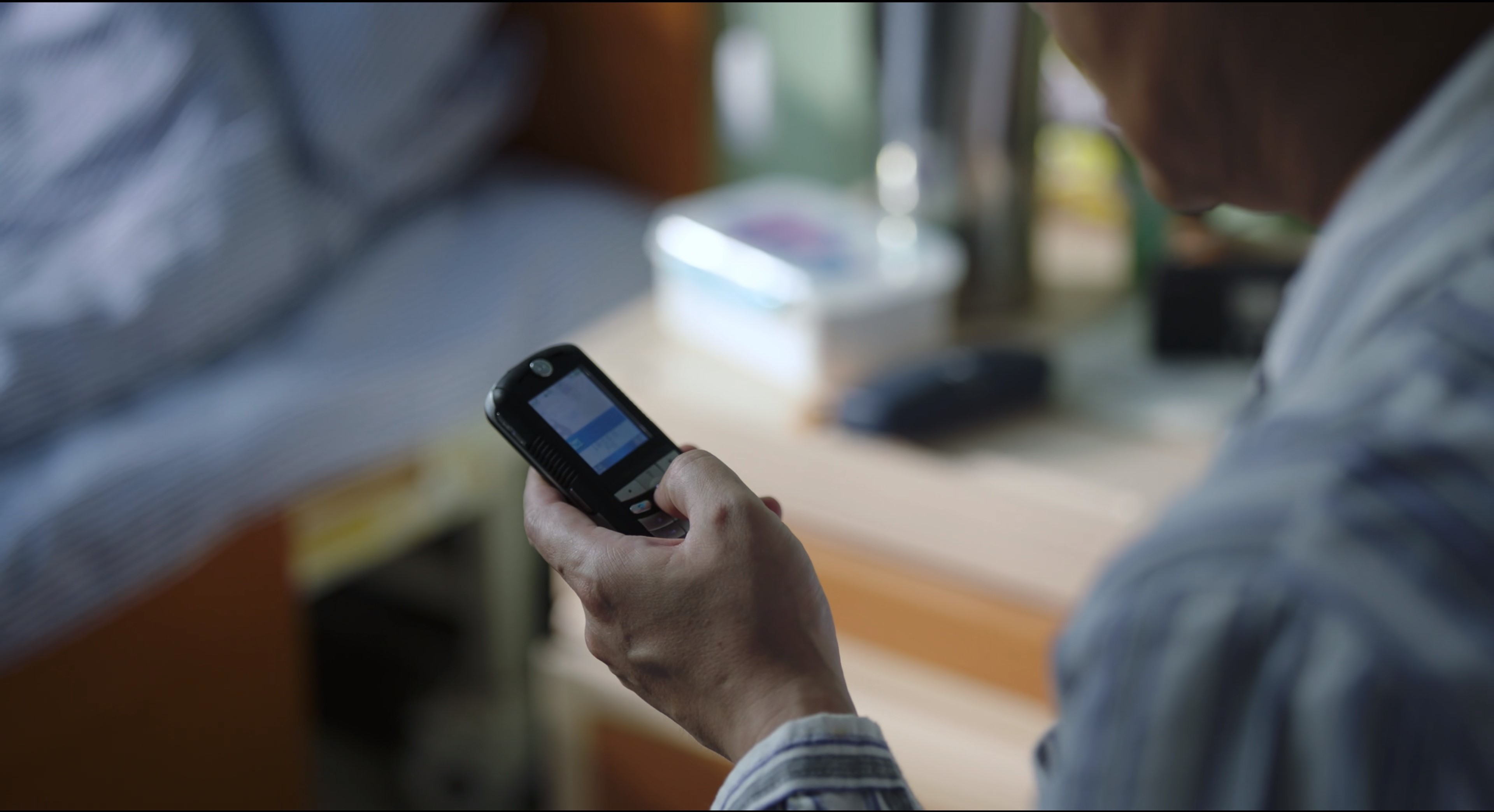 张东升约你去爬山，盘点《隐秘的角落》中角色们使用的手机型号