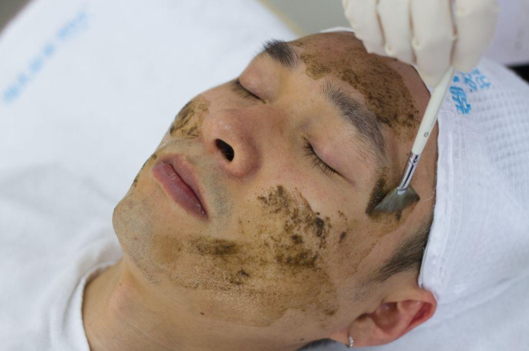 挤闭口粉刺有效吗,挤下巴闭口粉刺