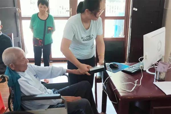 【践行重要训词精神】服务暖民心灰山港派出所上门为近5000名群众补采指纹