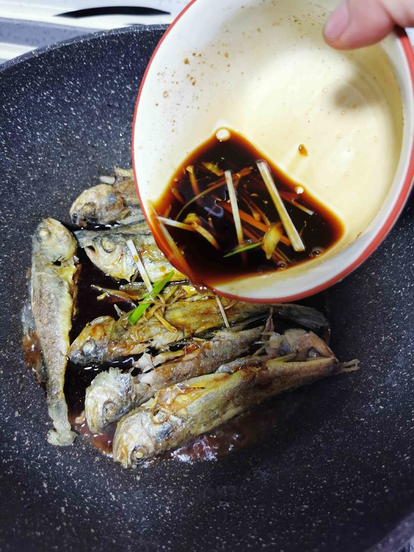 给鱼去腥和调味的料水怎么做,鱼最能避腥的做法