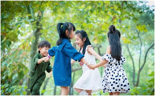 如何引导孩子不要害羞,怎么帮助孩子缓解害羞