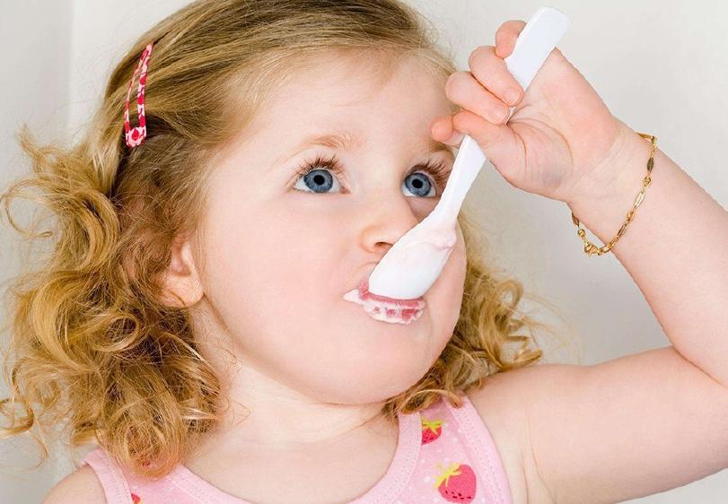 头发干枯毛躁怎么保养缺啥维生素,头发发黄什么原因该补什么维生素