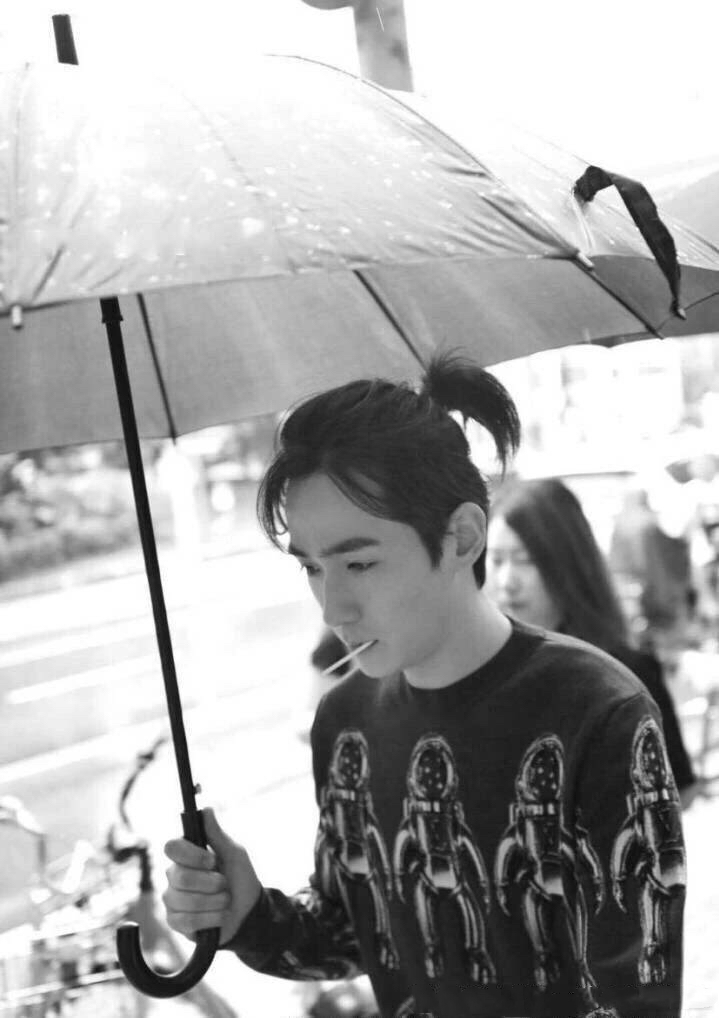 朱一龙绝美神图壁纸,朱一龙绝美镜头壁纸最新