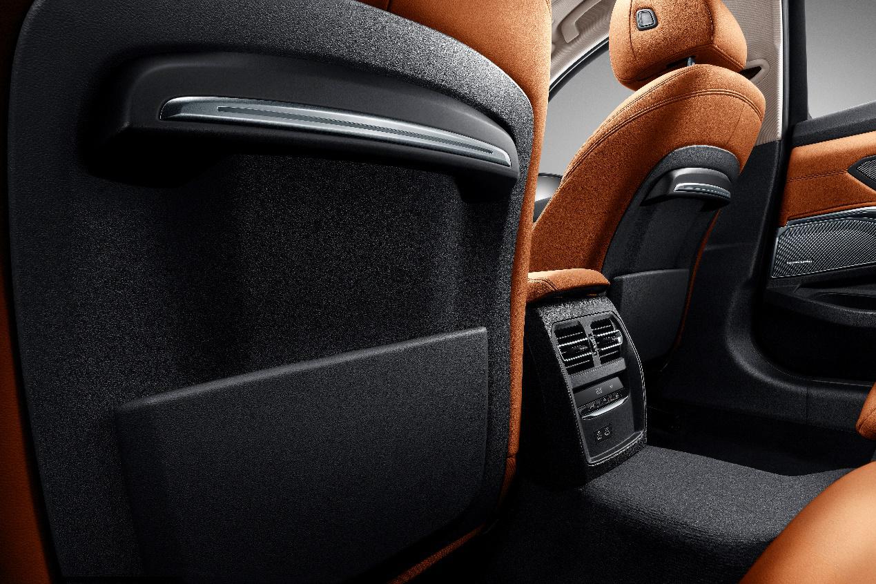 宝马3系老款和新款对比讲解,新宝马3系深度评测内饰