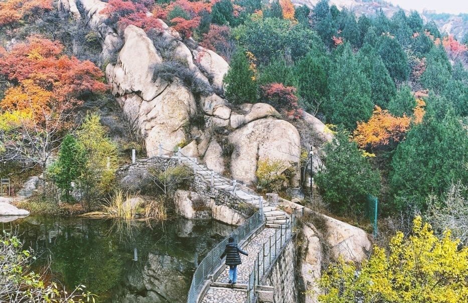 北京赏秋寺庙,北京三个景点