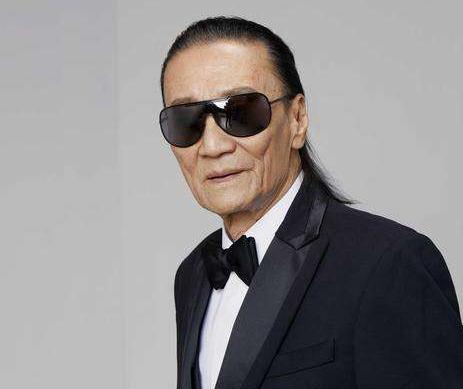 84岁谢贤穿皮衣状态好,80岁的谢贤依然帅气迷人