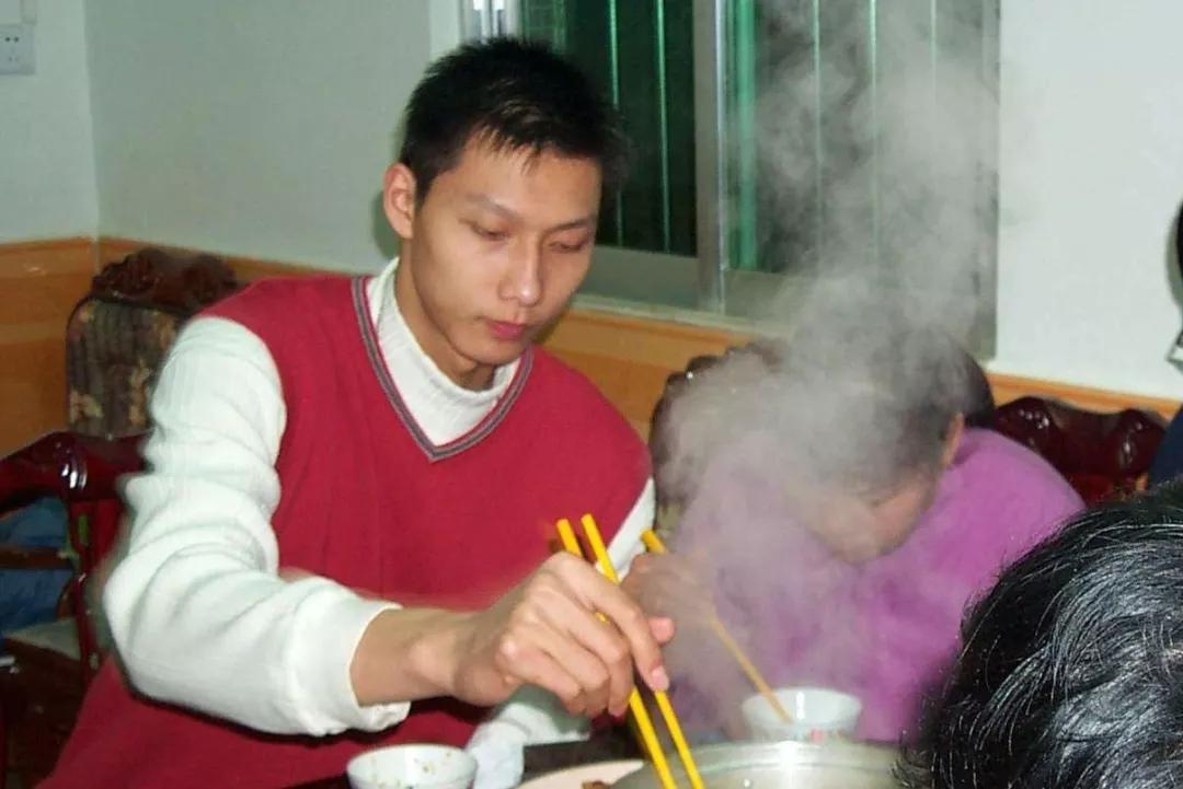 易建联国家队16年,易建联16岁时扣篮