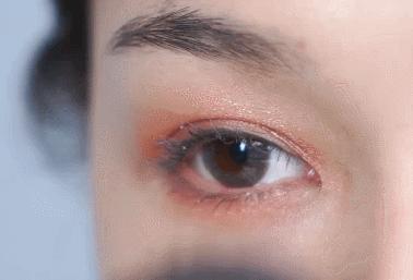 眼妆教程一妆一盘,眼妆一画就显脏
