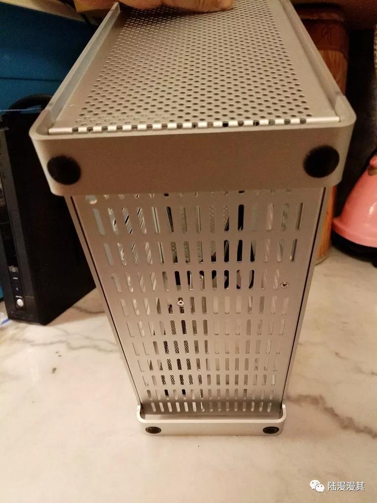 孤勇者mini机箱itx装机,240水冷itx机箱装机全过程