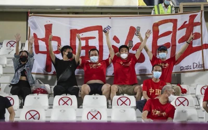 失控的中场，诡异的换人，国富的无奈，国足光速远离2022