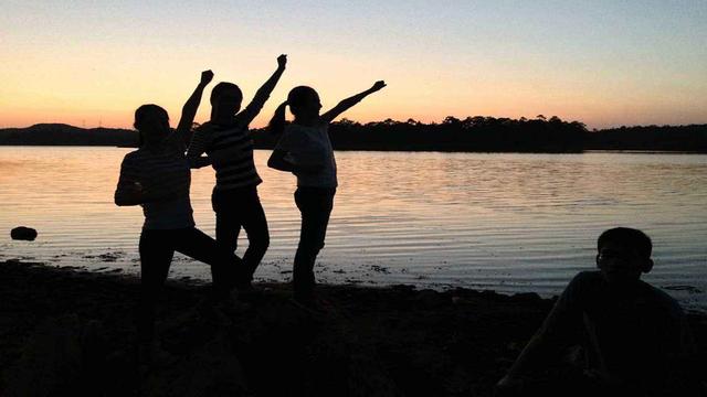 在草地帐篷外，来一场刺激的“*战野**”