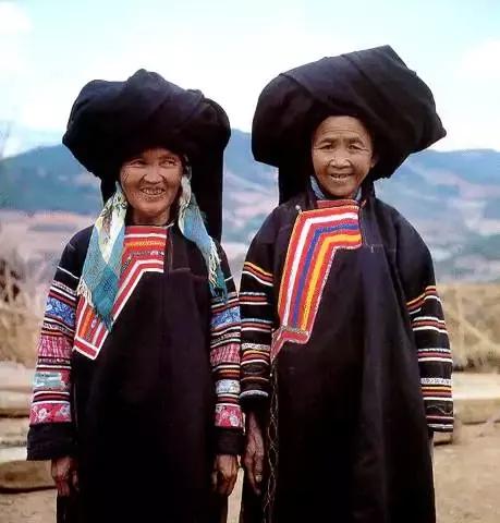 云南少数民族服饰图片,最好看的云南民族服饰