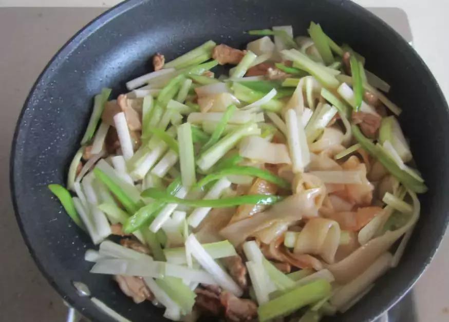 韭黄肉丝猪肠粉,韭黄臊子粉