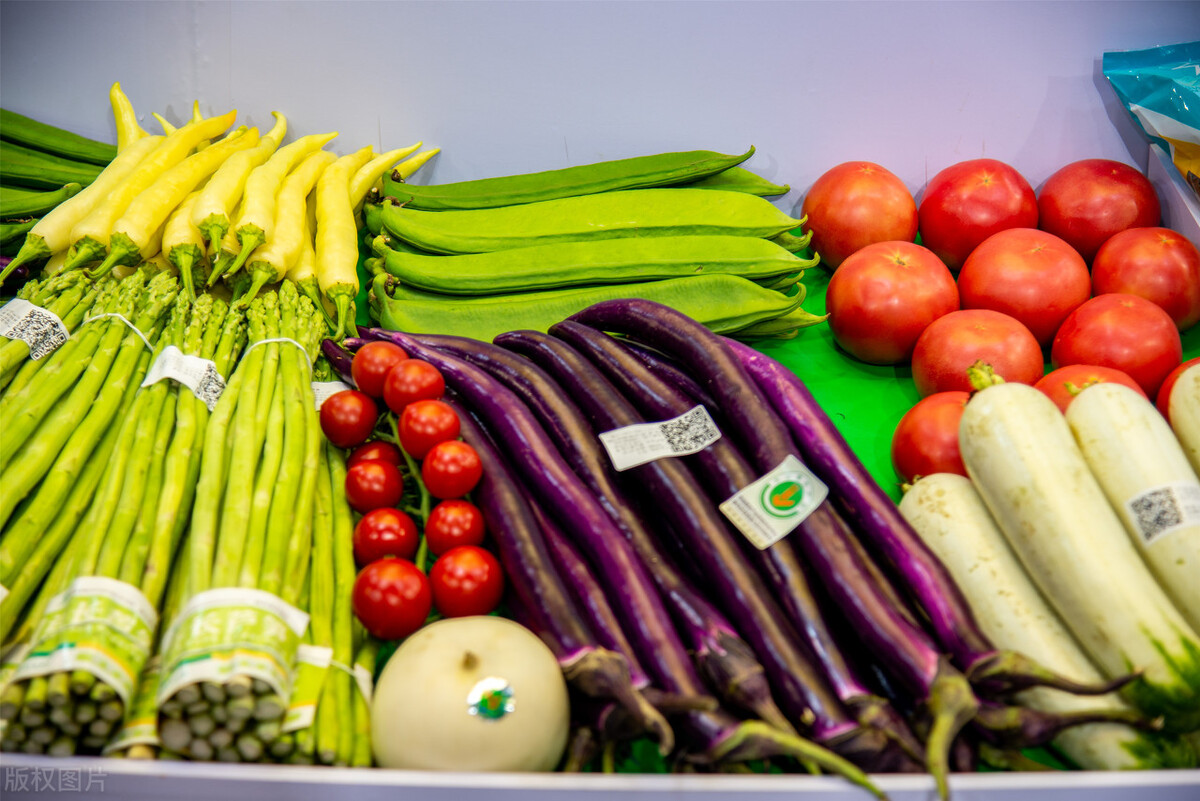 有机蔬菜比普通蔬菜贵多少,自己种的纯天然无公害的有机蔬菜