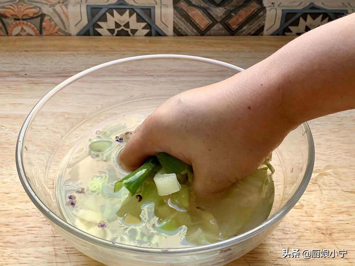 炸丸子怎么炸又酥又香又脆,炸丸子外酥里嫩的方法